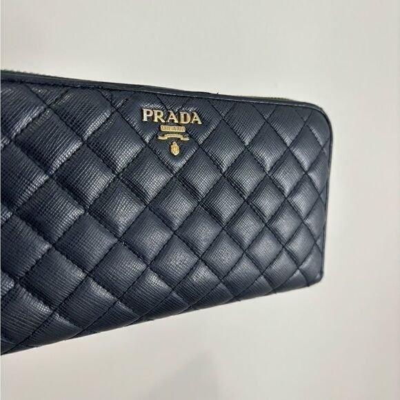 Quilted Prada saffiano leather wallet - Picture 9 of 9